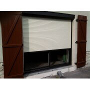 Volet roulant aluminium brun 8019 tablier beige 1015 pose sous linteau