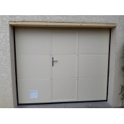 Porte de garage sectionnelle avec portillon central + chatière