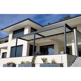 Pergola bioclimatique 6x3.5m sur chalet bois gris anthracite lames blanc