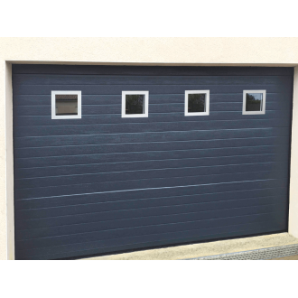 Porte de Garage Sectionnelle Avec Hublots Carrés Inox Électrique (Moteur SOMMER) Panneaux Finition Lisse Gris 7016 RE100 Sur Mes